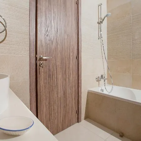 Qcc Apartment *