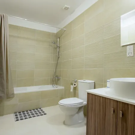 Qcc Apartamento Lárnaca